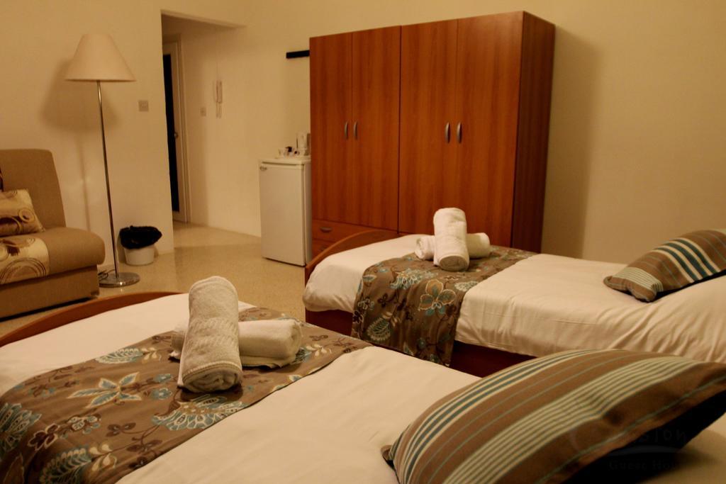 Sunstone Boutique Guest House Buġibba Oda fotoğraf