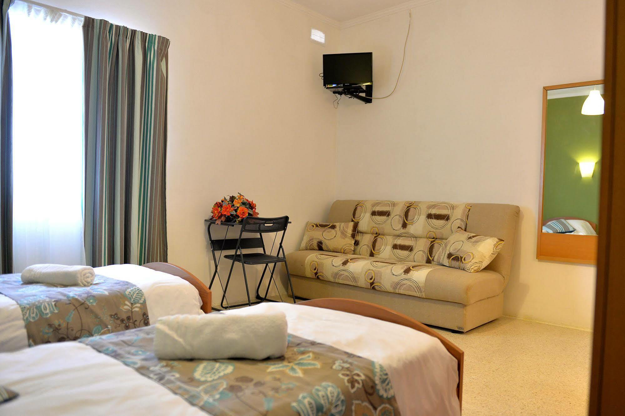 Sunstone Boutique Guest House Buġibba Dış mekan fotoğraf