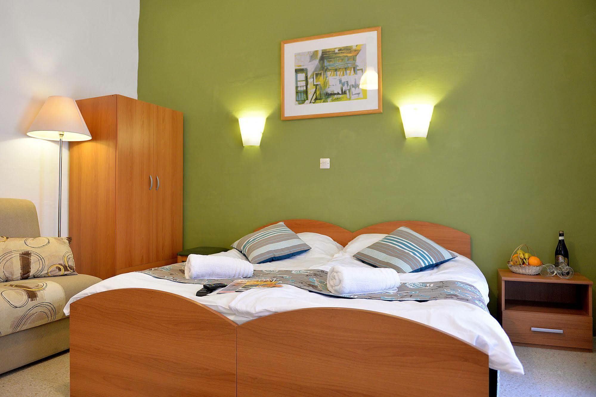 Sunstone Boutique Guest House Buġibba Dış mekan fotoğraf